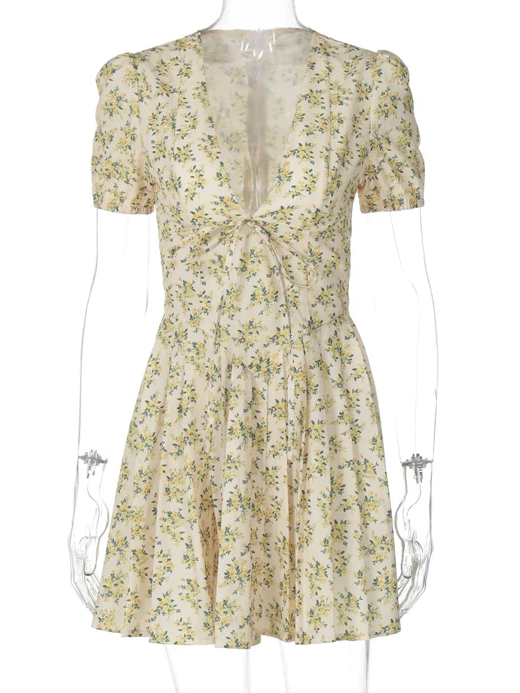 Hugcitar 2026 Floral Print V Neck Short Sleeve Lace Up Zip Up Sexy Slim Pleated Mini Dress Summer Elegant Outfits Party Vacation